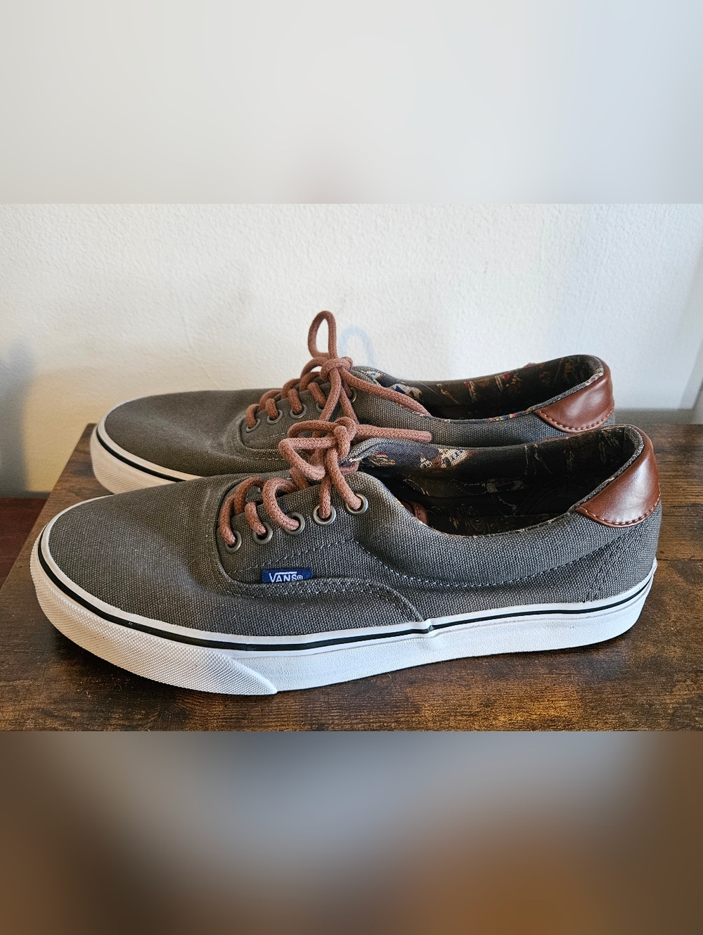 Vans Men’s Gray Canvas Low-Top Sneakers with Brown Accents